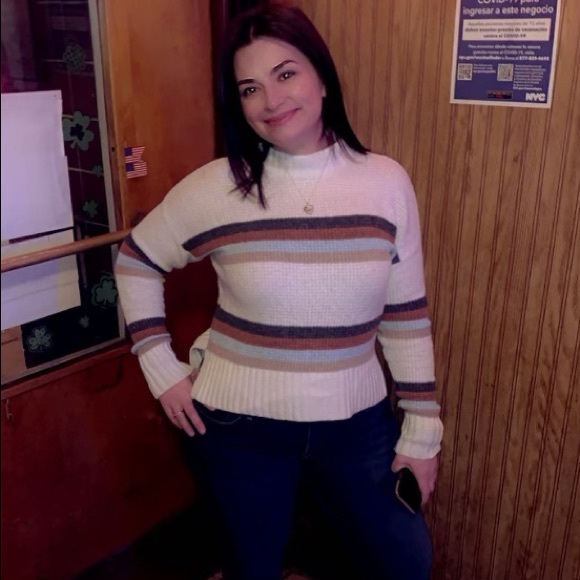 Meet your Posher, Nichole - Picture 2 of 4